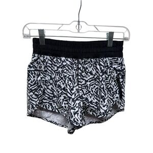 Lululemon Tracker Short 4" Women Sz 4 Black White Animal Print Running‎ Athletic